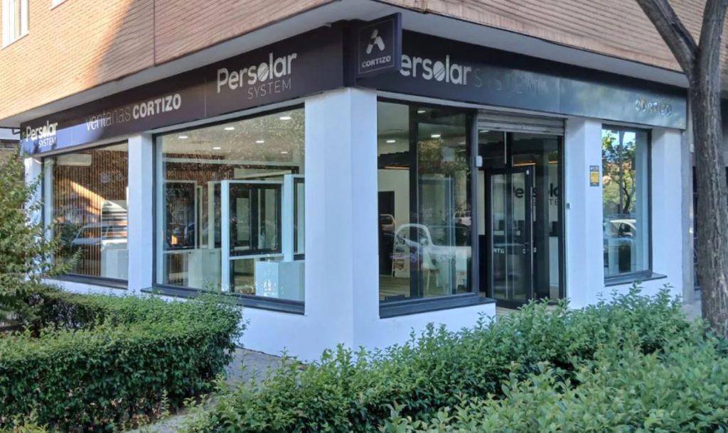 exterior tienda ventanas Talavera_Persolar System
