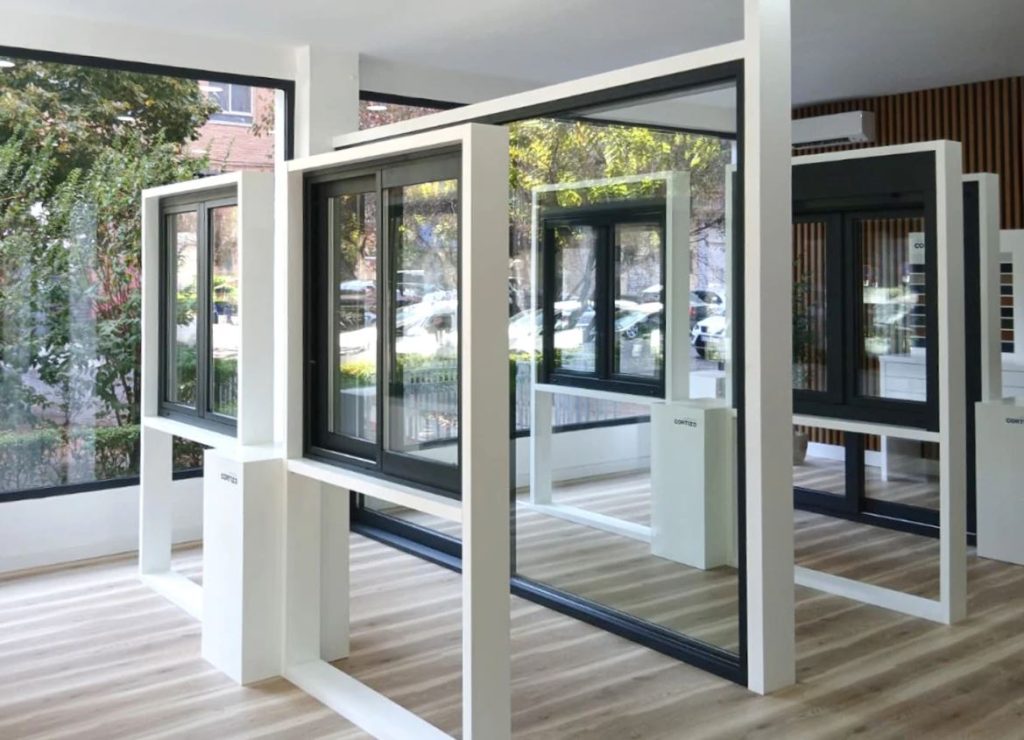 interior tienda ventanas Talavera Persolar System